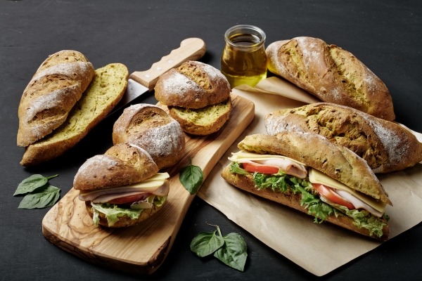 Sandwich with pesto bread